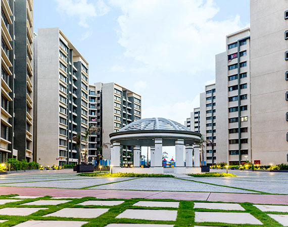 Pride World City Dhanori